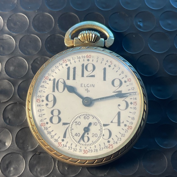 1952 Elgin 575 Pocket Watch - Picture 1 of 4